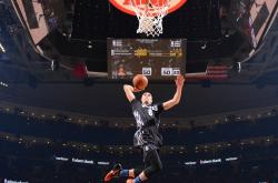 开云下载-跨越南北半球的足球对话，当萨内的火热照亮澳大利亚掀翻利物浦的冷门之夜