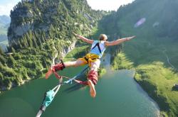 开云体育登录-一粒尘埃的千钧之力，基米希如何在F1年度争冠之夜定乾坤