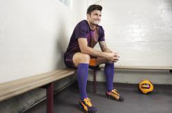 开云体育中国-国家荣耀击碎豪门幻梦，当奥地利风暴席卷圣西罗，穆勒用古典前腰艺术完成对现代足球的优雅嘲讽