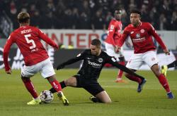 开云体育下载-弗赖堡遭遇三连败，保级形势岌岌可危