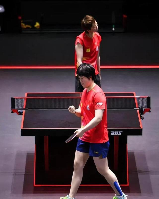 新加坡代表团勇夺冠军，大放异彩