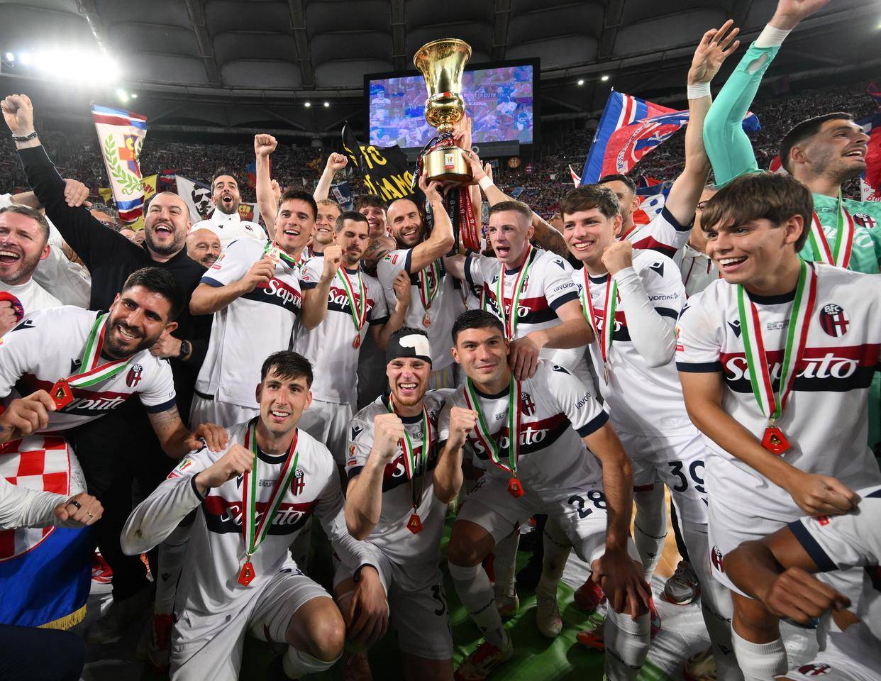 博洛尼亚客场惨败，保级火热战斗