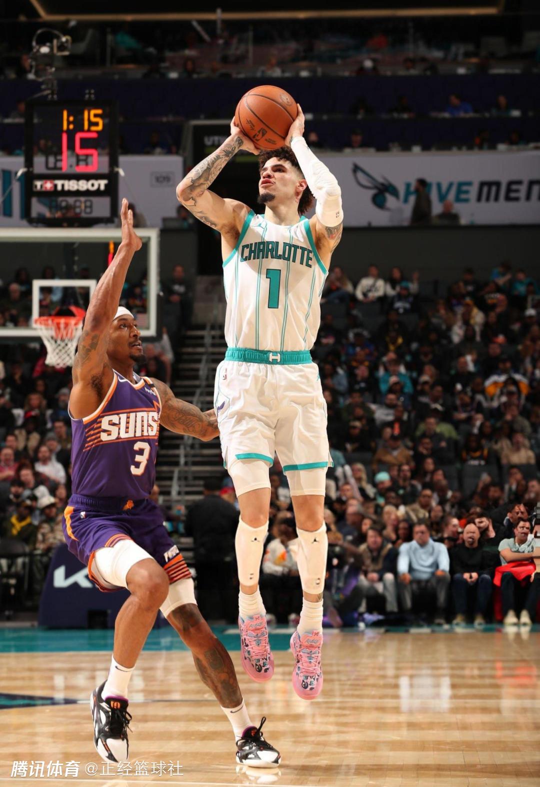 太阳在主场击败黄蜂，取得赛季第一胜的简单介绍