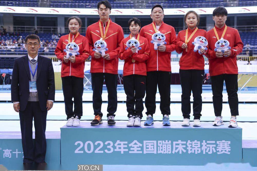 新西兰游泳冠军表现稳健！豪取金牌