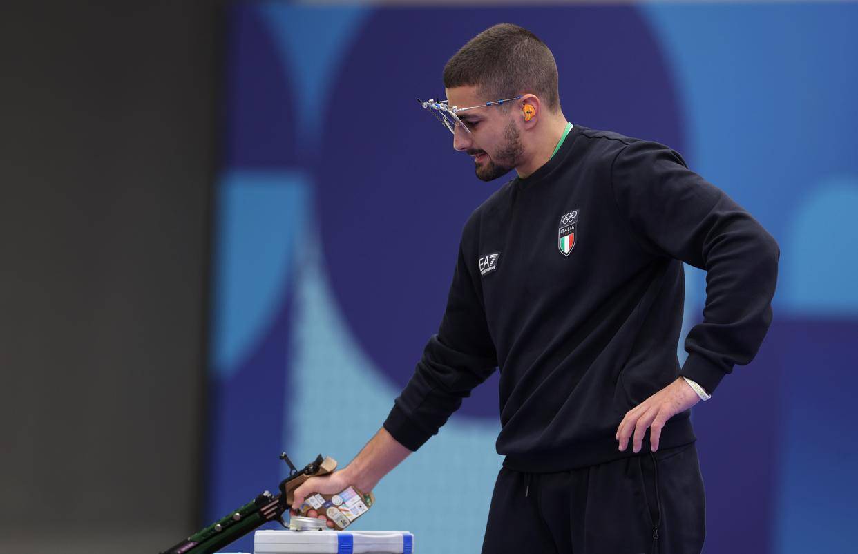 包含意大利射击选手夺冠，准星照准精准射击的词条