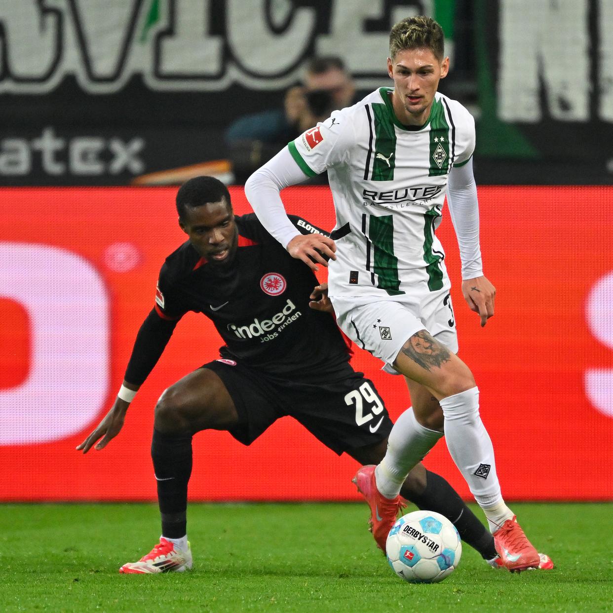 门兴格拉德巴赫击败汉堡SV,保持不败