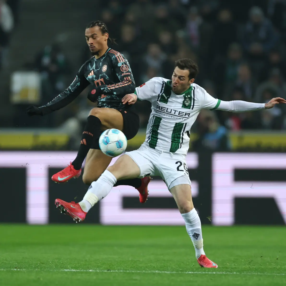 门兴格拉德巴赫击败汉堡SV,保持不败