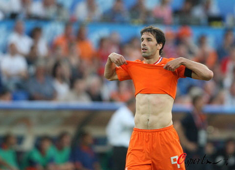 印度大逆转晋级，欧洲杯烽火尽燃