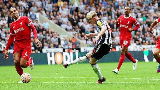 纽卡斯尔城球员全力拼搏，力求胜利锁定积分的简单介绍