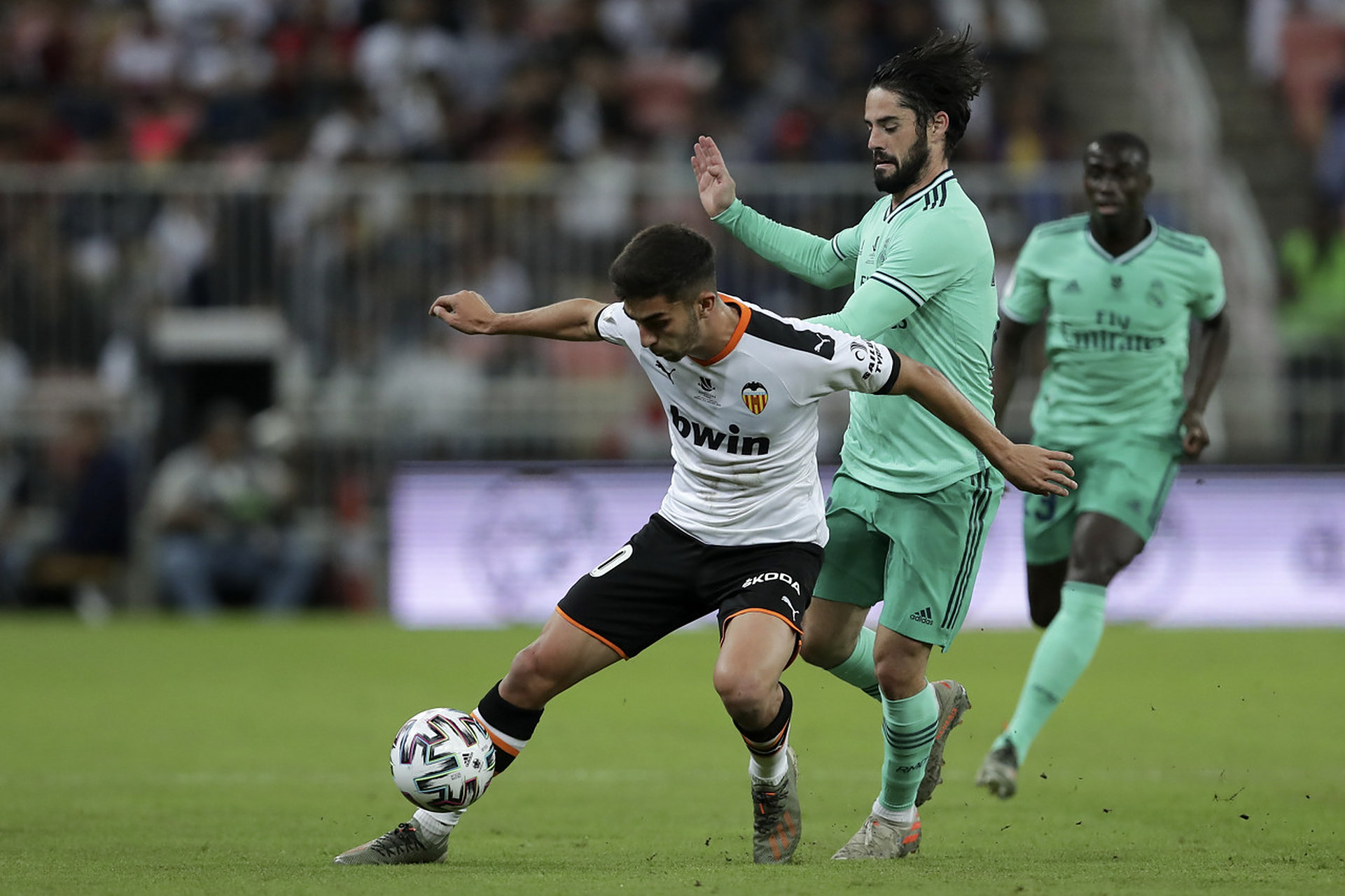 瓦伦西亚签下新中场，希望强化中场控制力的简单介绍