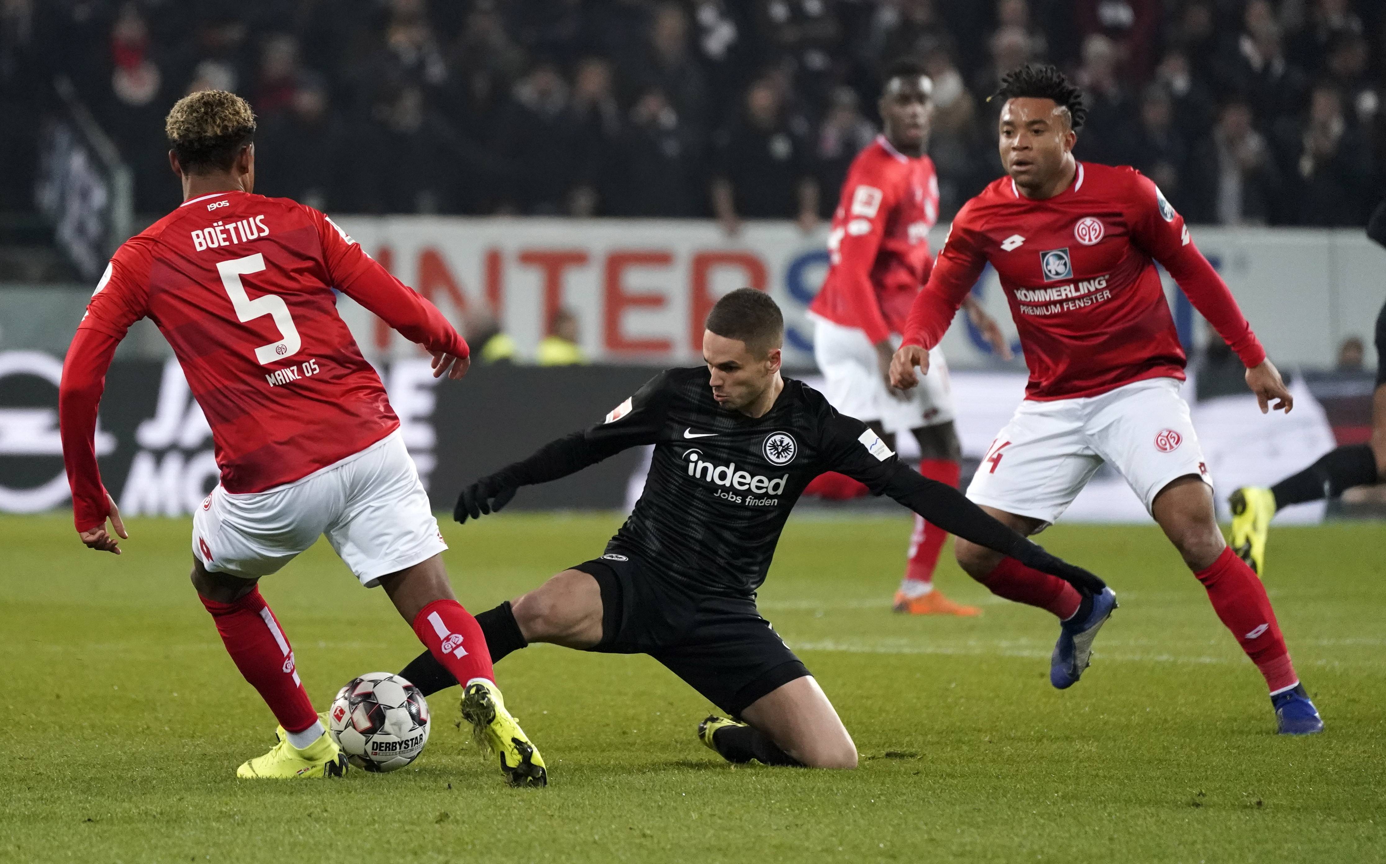 弗赖堡遭遇三连败，保级形势岌岌可危