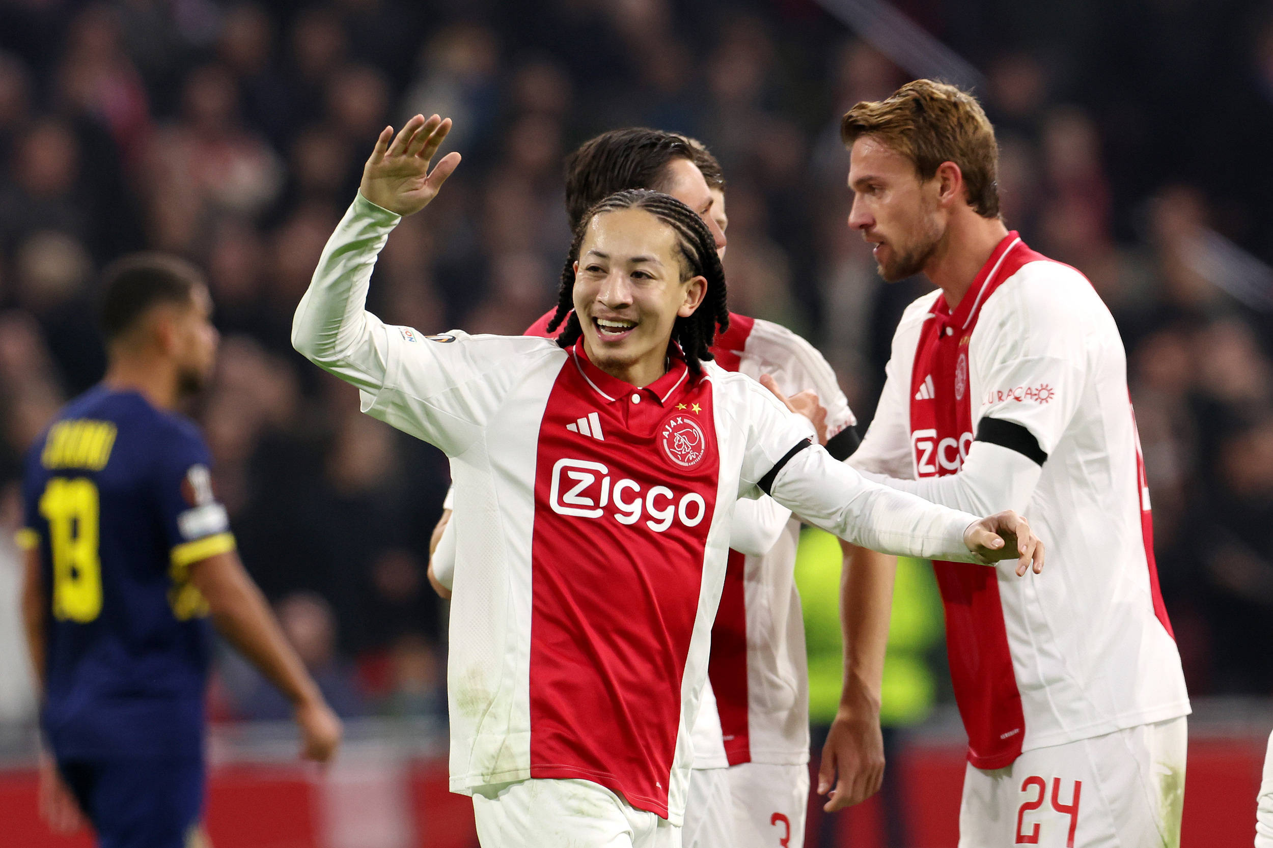 热刺签下尼日利亚后卫，强化后防实力