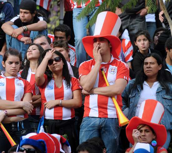 关于巴拉圭篮球联赛冠军产生，赛场激烈角逐的信息