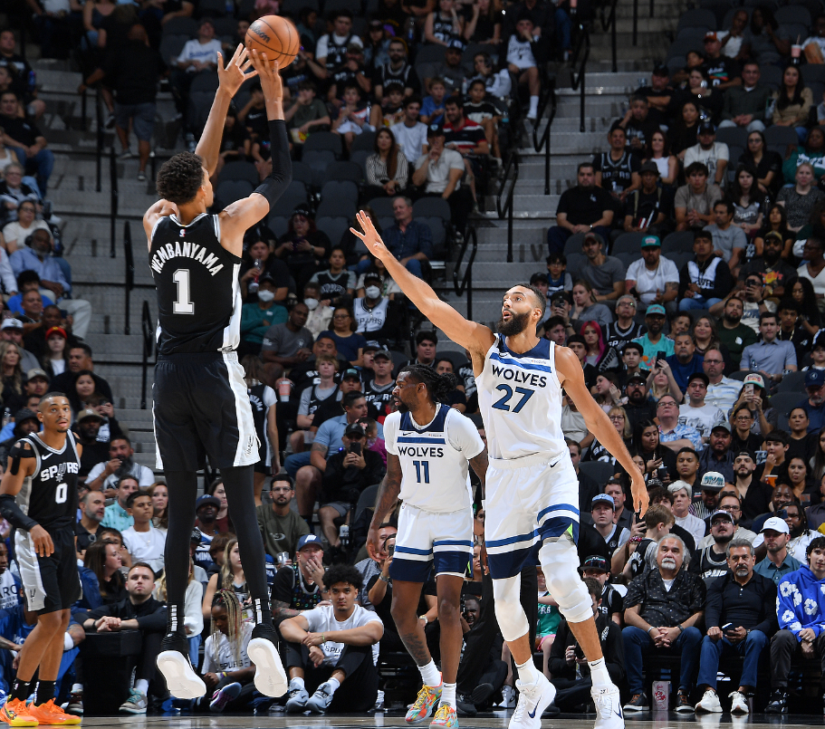 灰熊惨败马刺，哈登全场最高30分无助于球队胜利