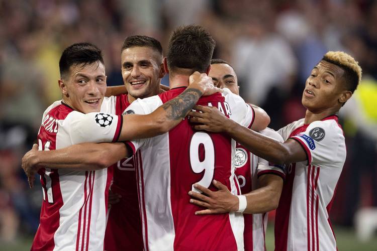 荷甲球队连续取得胜利,夺冠前景一片光明 荷甲球队连续取得胜利,夺冠前景一片光明