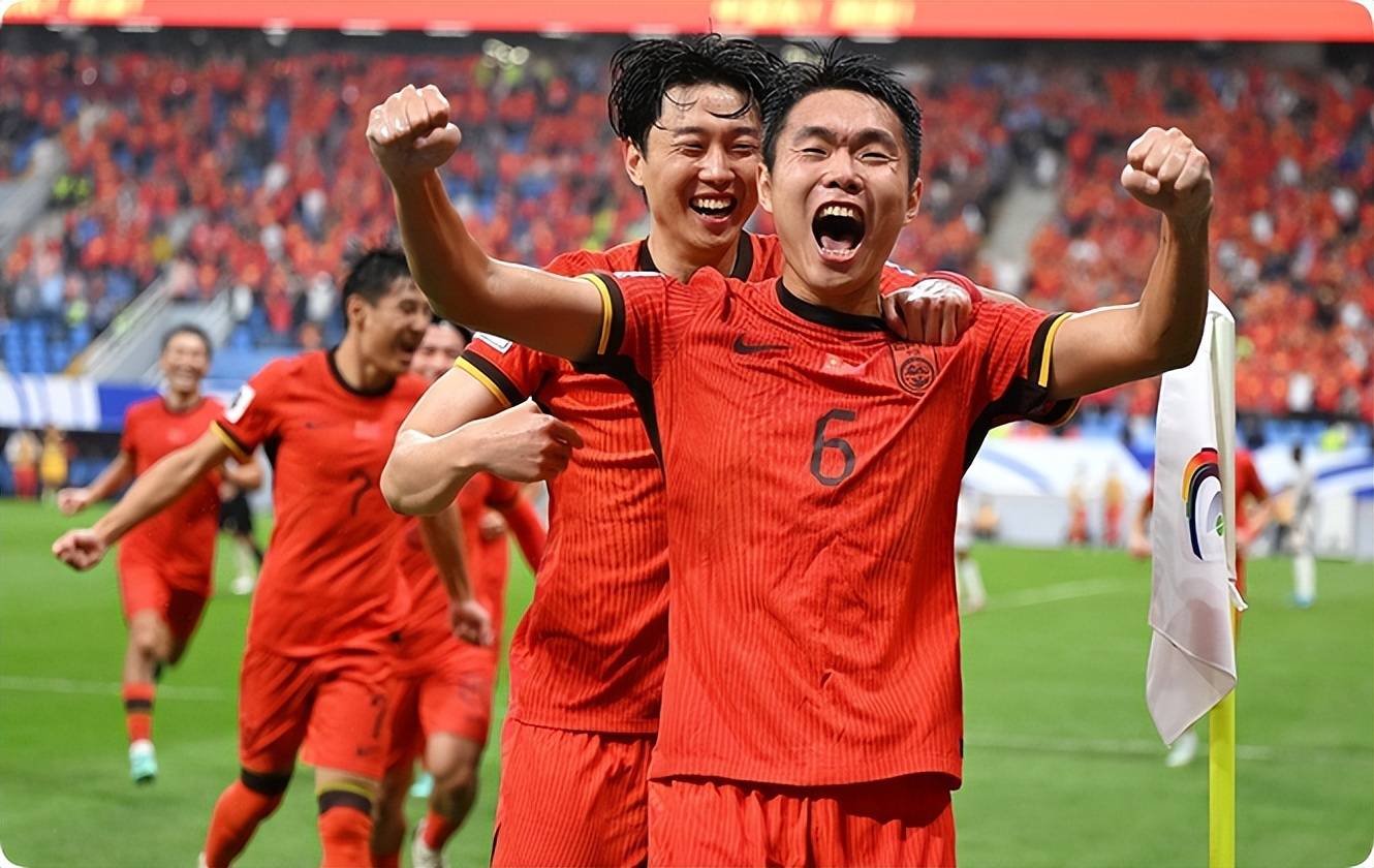 中国足球联赛赛事即将开启,球迷期待高涨 中国足球联赛赛事即将开启,球迷期待高涨