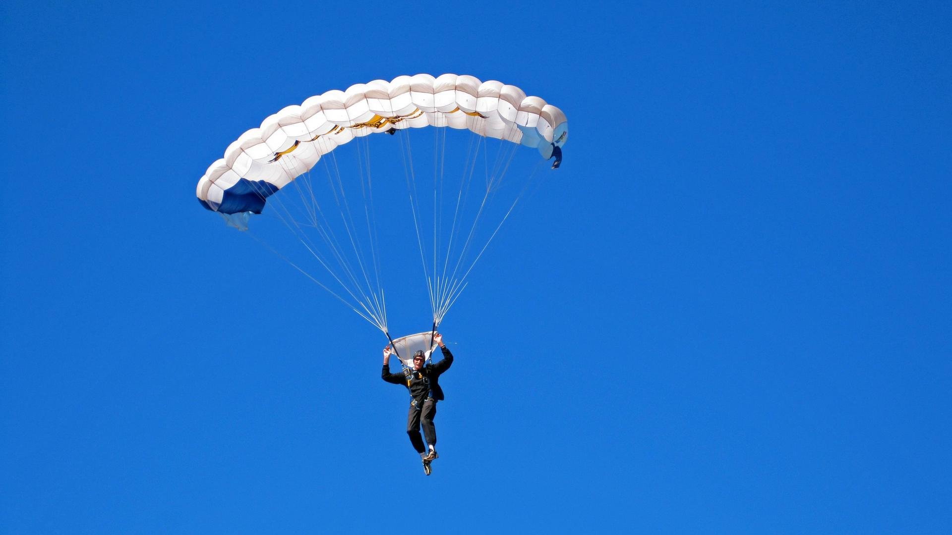 国际篮球盛宴，雄鹿险胜四川，郭艾伦惊艳全场